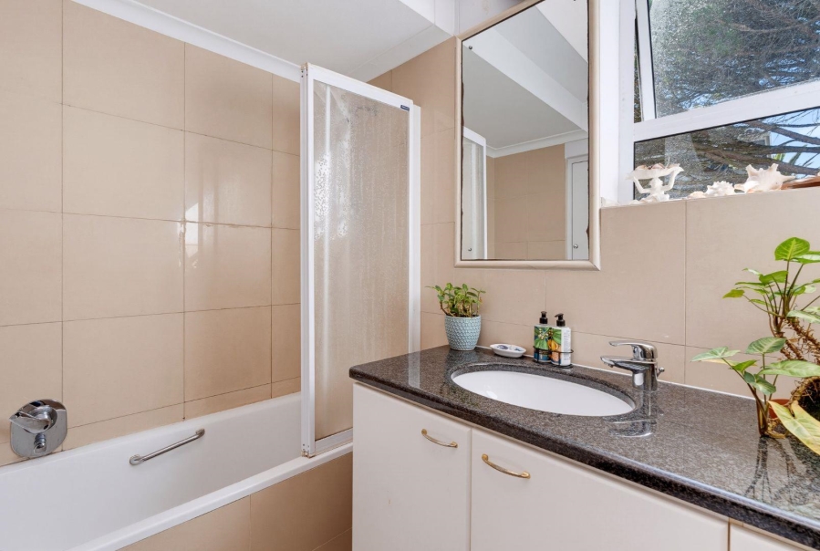 3 Bedroom Property for Sale in Sea Point Western Cape